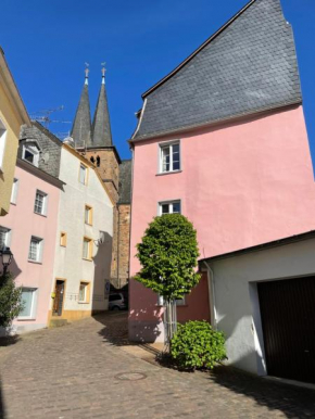 Neu im Angebot, uriges Ferienhaus in der Altstadt von Saarburg mit Sauna, Kinder Spielecke, 1000Mbit Wlan